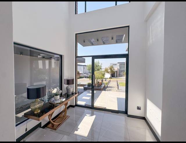 5 BEDROOM HOUSE FOR SALE IN MIDSTREAM RIDGE